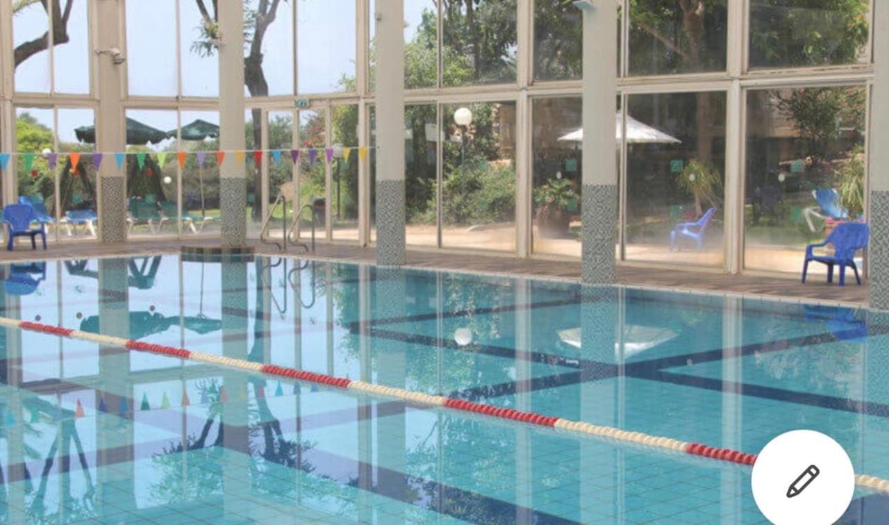 Caesarea Inn Екстер'єр фото