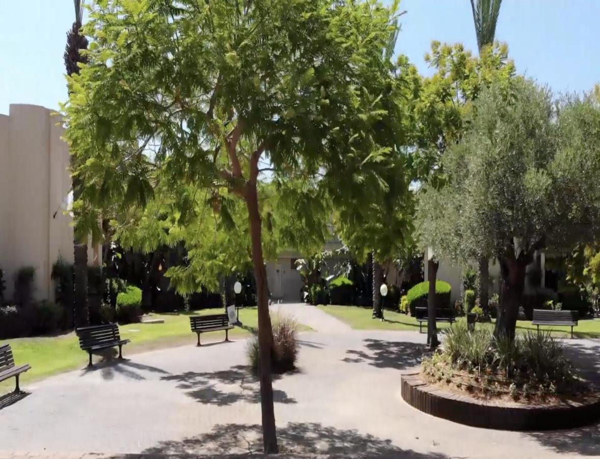 Caesarea Inn Екстер'єр фото